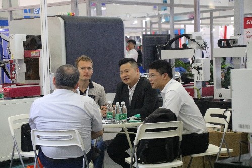 BigBull_BigBull_IMG_9481.JPG BigBull_BigBull_IMG_9481.JPG